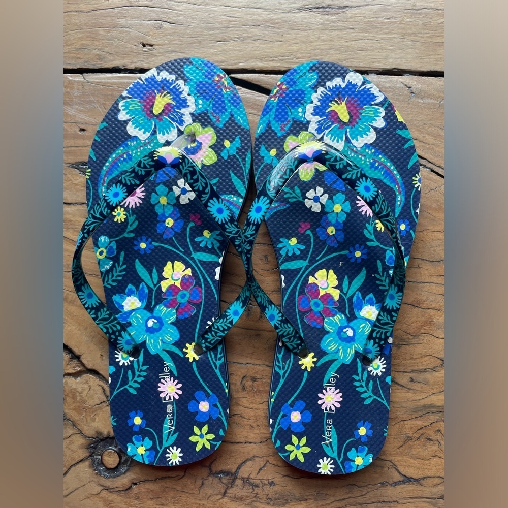 Vera Bradley Firefly Garden Floral Flip Flops NWOT Blue Size Small 5-6